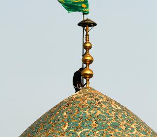 آیین تعویض پرچم گنبد حضرت امامزاده طاهر و حمزه علیهم السّلام - عکاس : رستمی - 8-5-96
